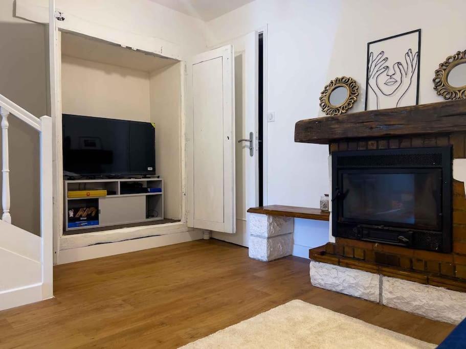 Maison Semi-Troglodyte Avec 4 Velos Рошекорбон Экстерьер фото