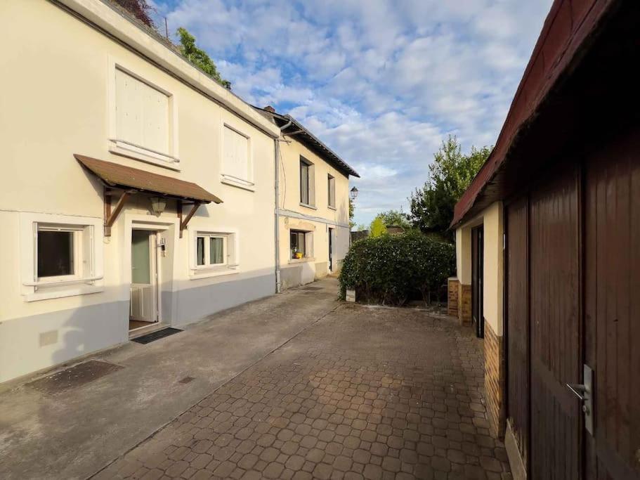 Maison Semi-Troglodyte Avec 4 Velos Рошекорбон Экстерьер фото